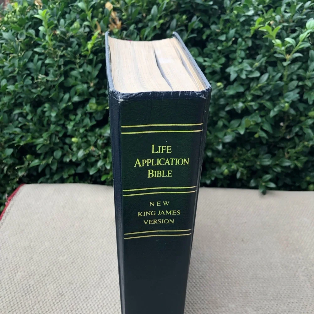 Life Application Bible Black with Green Logo  by Tyndale 1993
